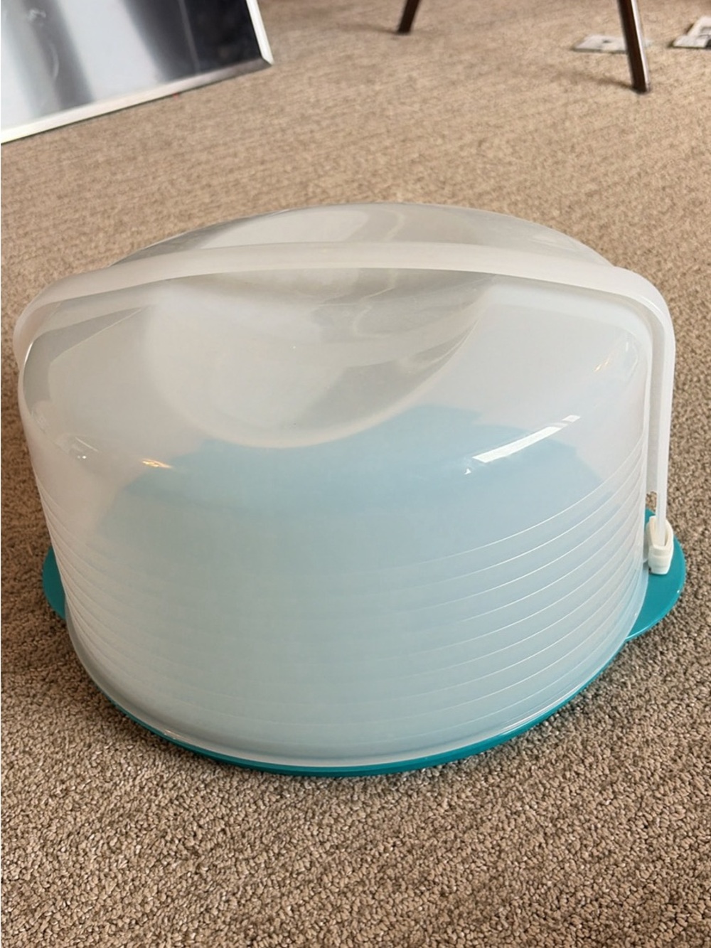 Tupperware Cake taker Carrier - White Dome with Teal Base